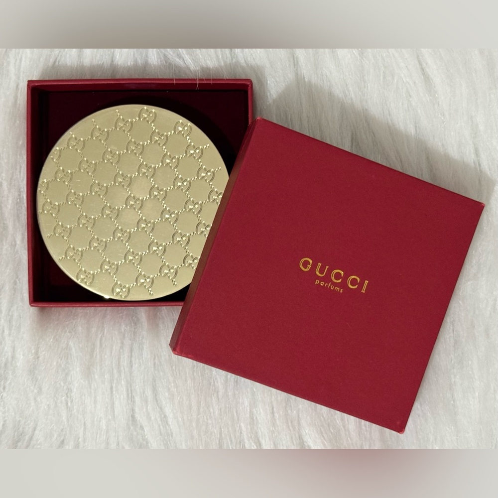 Lovely Gift! Gucci Monogram Pocket Compact Mirror Gold Tone VIP Gift NIB